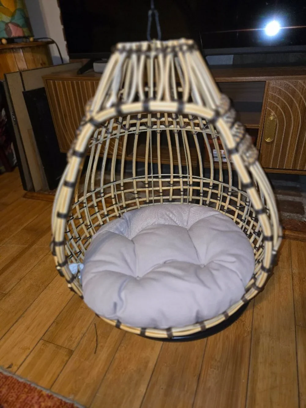 Hanging cat bed
